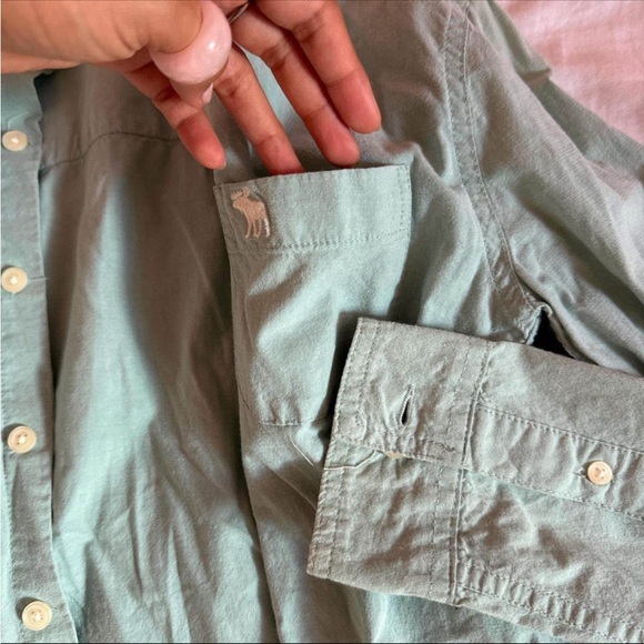 YL BUTTON UP - Picture 2 of 4